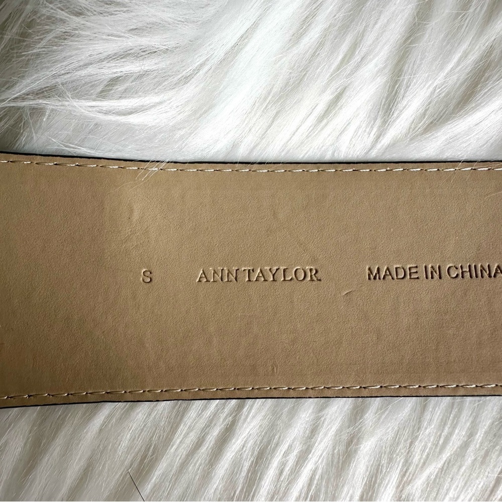 Ann Taylor Classic Black Leather Belt with Gold Buckle - Size M - Picture 5 of 10